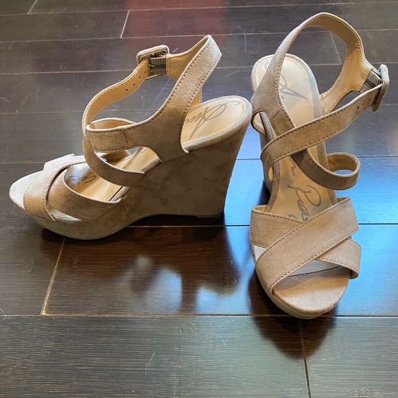 Light Brown/ Tan Wedges Size: 6/6.5 - Picture 3 of 4